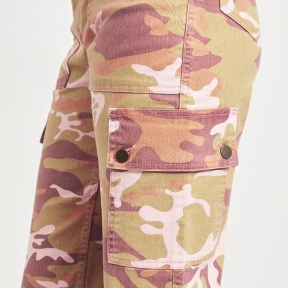 Hollister Ultra High-Rise Cargo Mom Jeans Pink Army Green Camo 9R 29 NWT - Picture 3 of 16